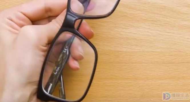眼镜片花了教你怎样修复(眼镜片划痕修复的生活小妙招)