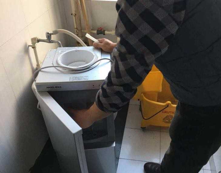 如何清洗饮水机