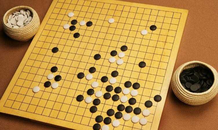 围棋棋盘由纵横多少条线组成(围棋盘由纵横多少条线组成)