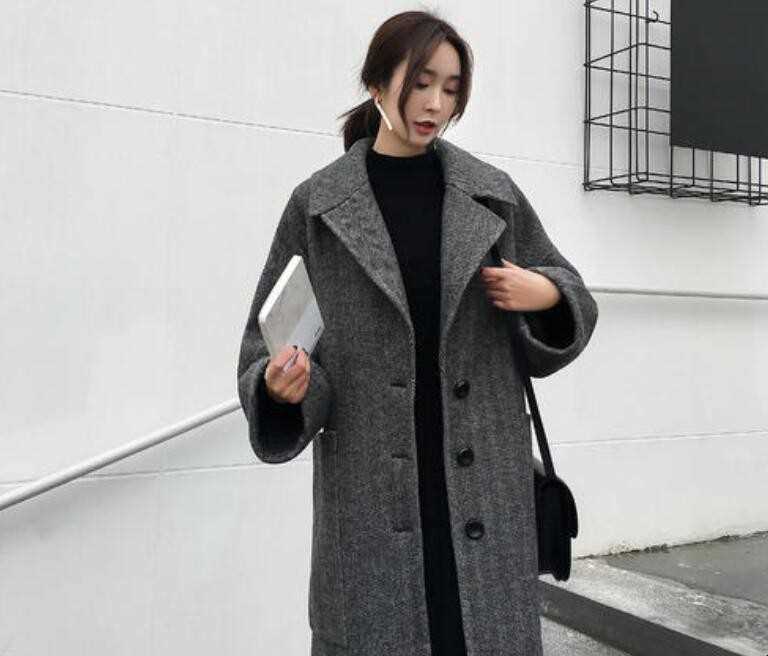 灰色大衣里面搭配什么衣服
