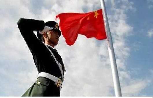 如何向国旗敬礼