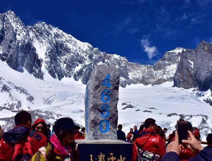 玉龙雪山平均海拔是多少米