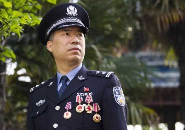 关于警察属于公务员吗