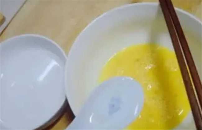 怎样蒸出爽滑的鸡蛋羹(鸡蛋羹怎么蒸好吃掌握几个关键点)