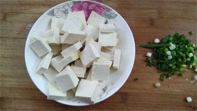 四川美食麻婆豆腐的做法(麻婆豆腐的正宗四川做法)