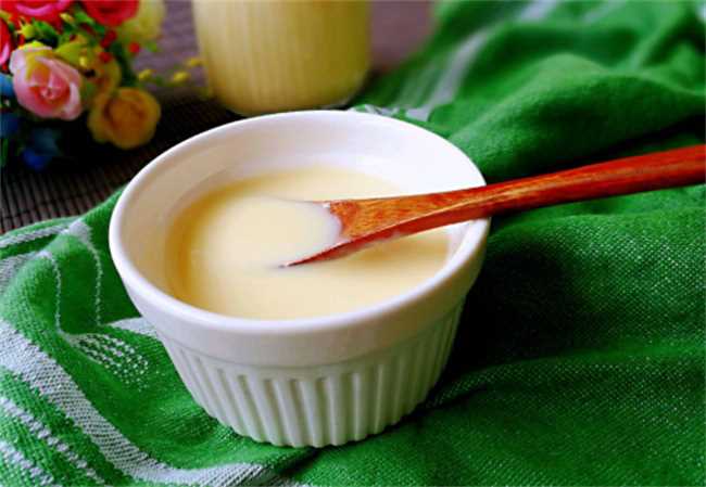 炼乳和淡奶油有什么区别(炼乳和淡奶油的区别及用途)