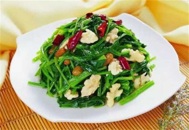 吃菠菜会引起上火吗(菠菜上火吗吃菠菜不会引起上火)