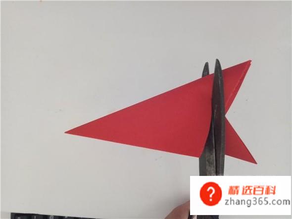剪窗花的详细步骤图(彩纸的操作方法有哪些)