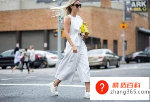 女生穿连体裤怎么上厕所?要整个脱掉吗?
