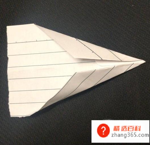 折纸飞机的详细步骤(个人的折纸飞机操作方法)