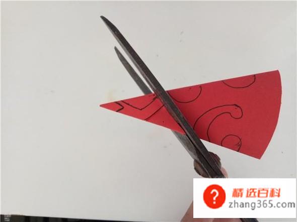 剪窗花的详细步骤图(彩纸的操作方法有哪些)