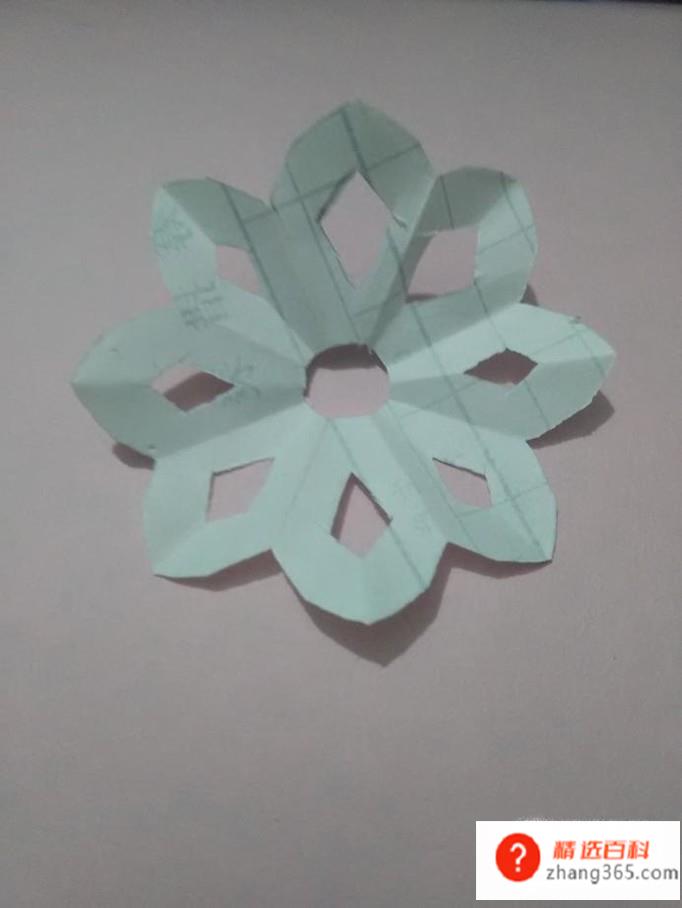 八瓣花的折剪方法