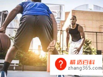 打篮球的基本规则(如何控制篮球队员人数)