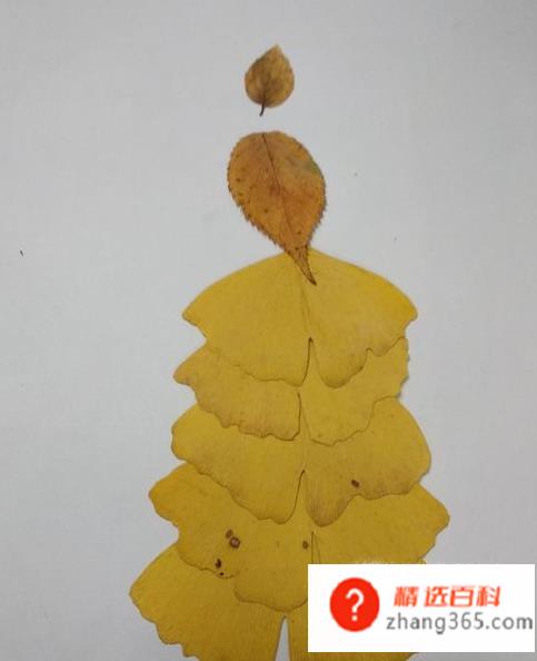 用树叶贴画的方法与步骤(枫叶和小花小草的操作方法)