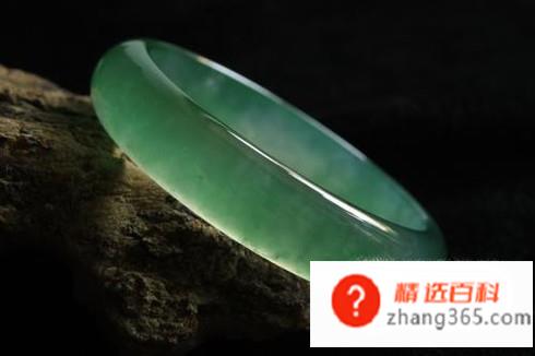 翡翠手镯一般多少钱