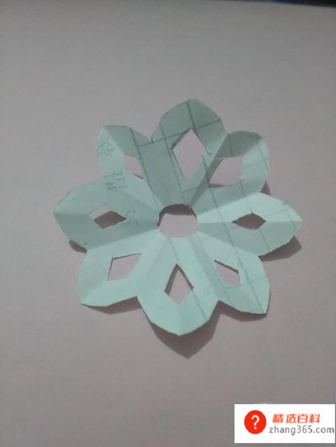 八瓣花的折剪方法