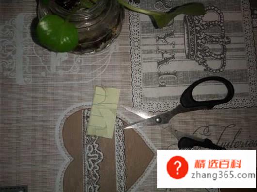怎么用一张纸剪出连续的小人