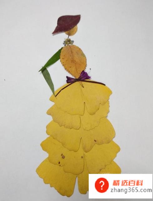 用树叶贴画的方法与步骤(枫叶和小花小草的操作方法)