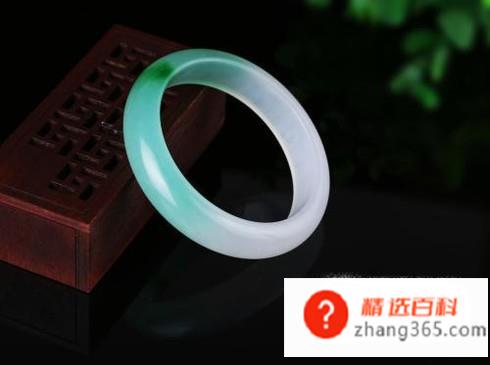 翡翠手镯一般多少钱