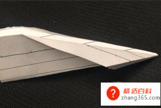 折纸飞机的详细步骤(个人的折纸飞机操作方法)