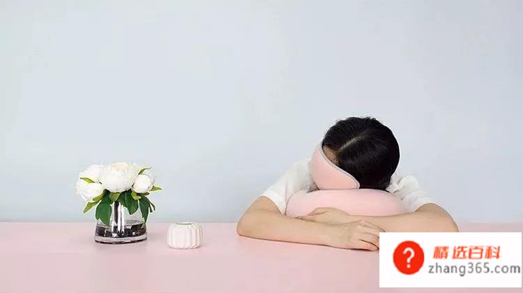 趴在桌子上睡的正确姿势