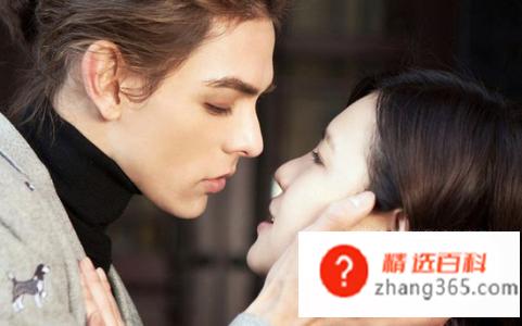 怎样接吻以及接吻的技巧(怎样接吻接吻的时候应该注意哪些技巧)