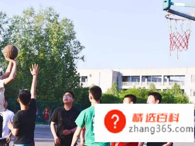 打篮球的基本规则(如何控制篮球队员人数)