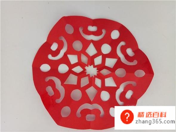 剪窗花的详细步骤图(彩纸的操作方法有哪些)