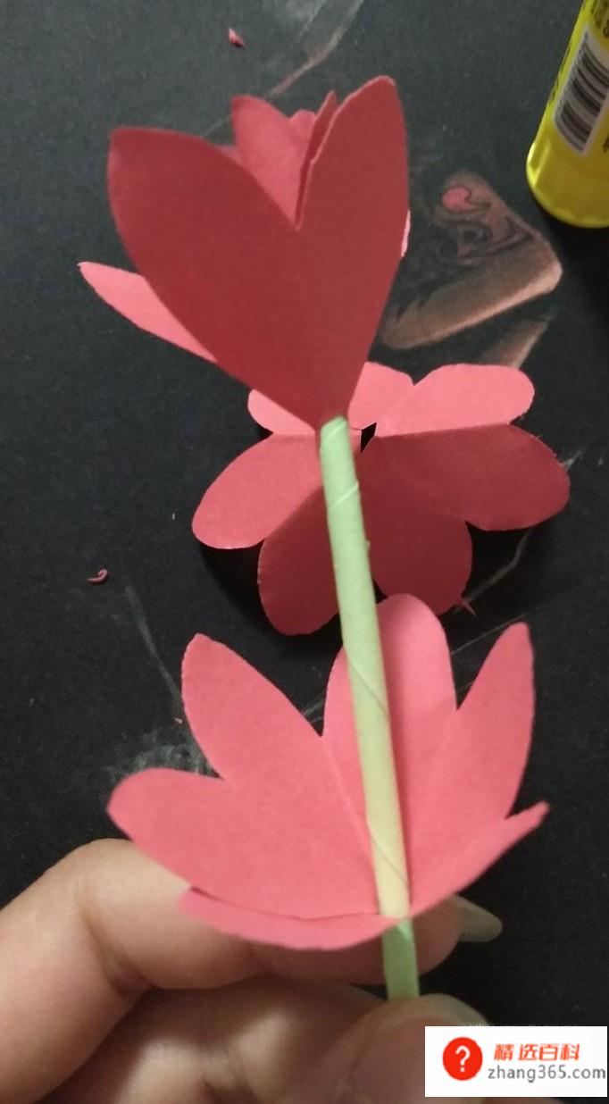 diy玫瑰花的做法(5x5cm大红色方纸角)