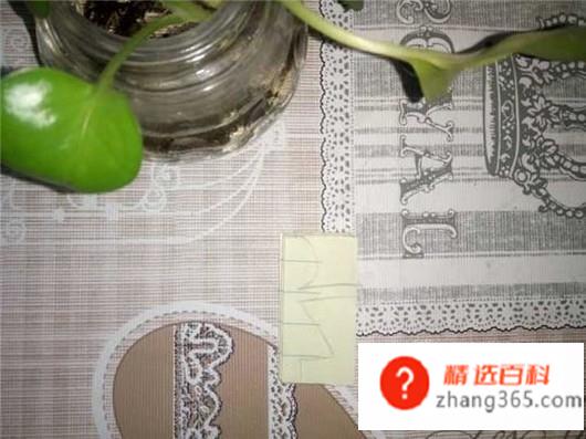 怎么用一张纸剪出连续的小人