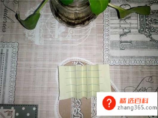 怎么用一张纸剪出连续的小人