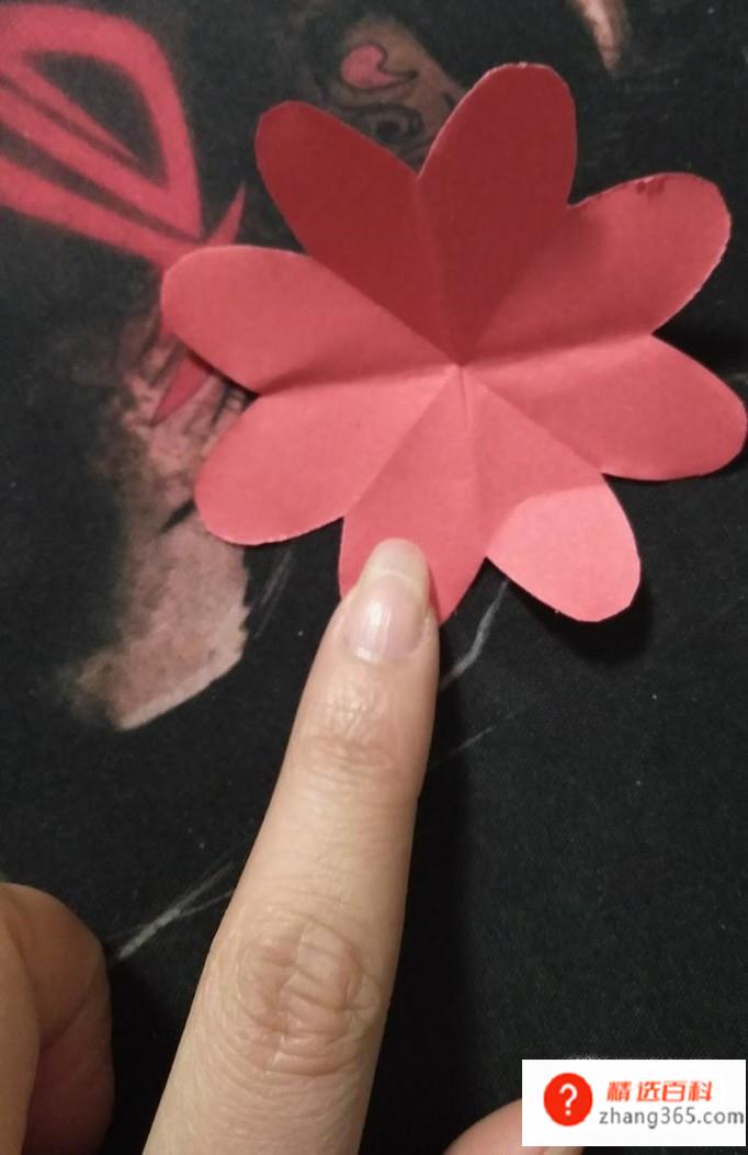 diy玫瑰花的做法(5x5cm大红色方纸角)