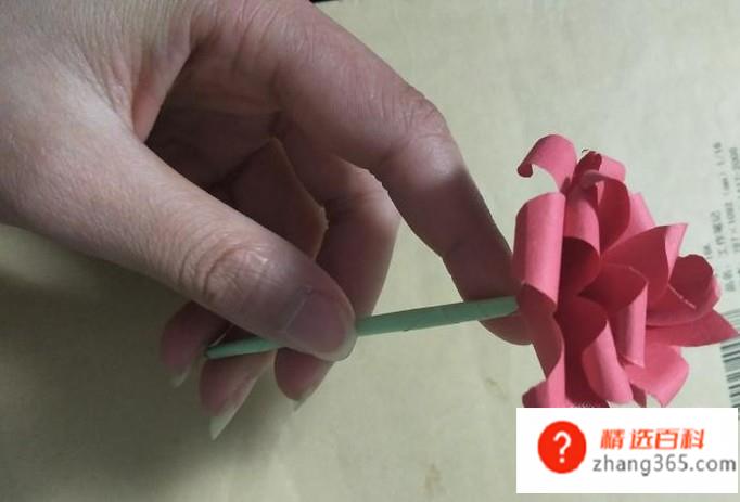 diy玫瑰花的做法(5x5cm大红色方纸角)