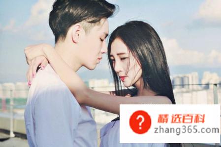 怎样接吻以及接吻的技巧(怎样接吻接吻的时候应该注意哪些技巧)