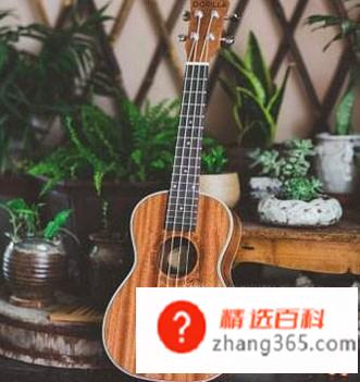 尤克里里新手入门谱子《童年》(如何用尤克里里弹奏新手入门谱子《童年》)