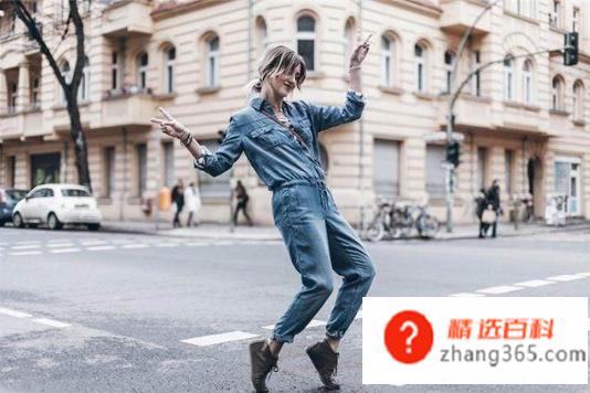 女生穿连体裤怎么上厕所?要整个脱掉吗?
