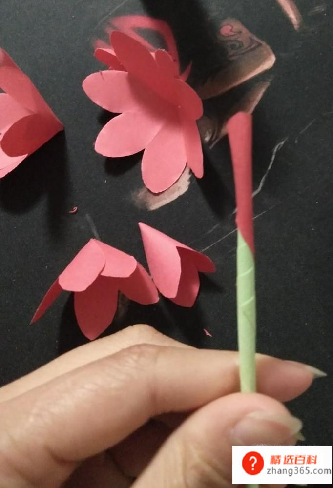 diy玫瑰花的做法(5x5cm大红色方纸角)