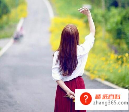 没有伞的孩子必须努力奔跑