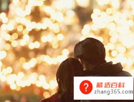 恋爱时男生什么时候可以亲吻女生(恋爱的时候男生可以吻女生的时间)