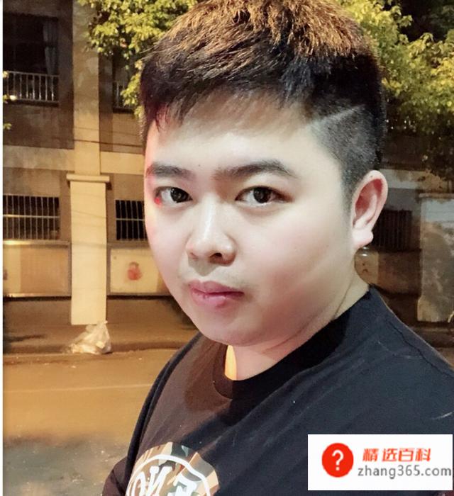 左边拉满别墅靠海是什么梗?