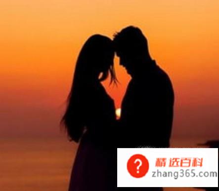 恋爱时男生什么时候可以亲吻女生(恋爱的时候男生可以吻女生的时间)