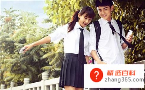恋爱时男生什么时候可以亲吻女生(恋爱的时候男生可以吻女生的时间)