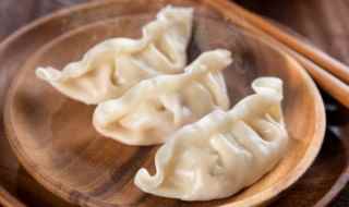 白萝卜猪肉馅饺子的做法(白萝卜、肉馅、面粉、葱、香菜、纯净水、老抽、饺子粉)
