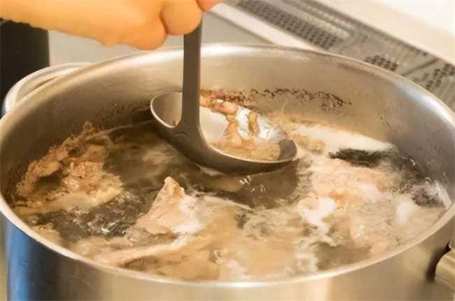 是精华还是脏东西(炖肉时产生的浮沫)